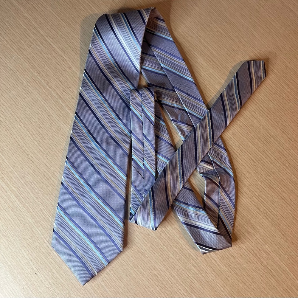 💕2/$30 💕Calvin Klein Striped 100% Silk Tie